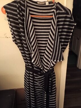Black & White Striped Knit Kimono! Cute On !!